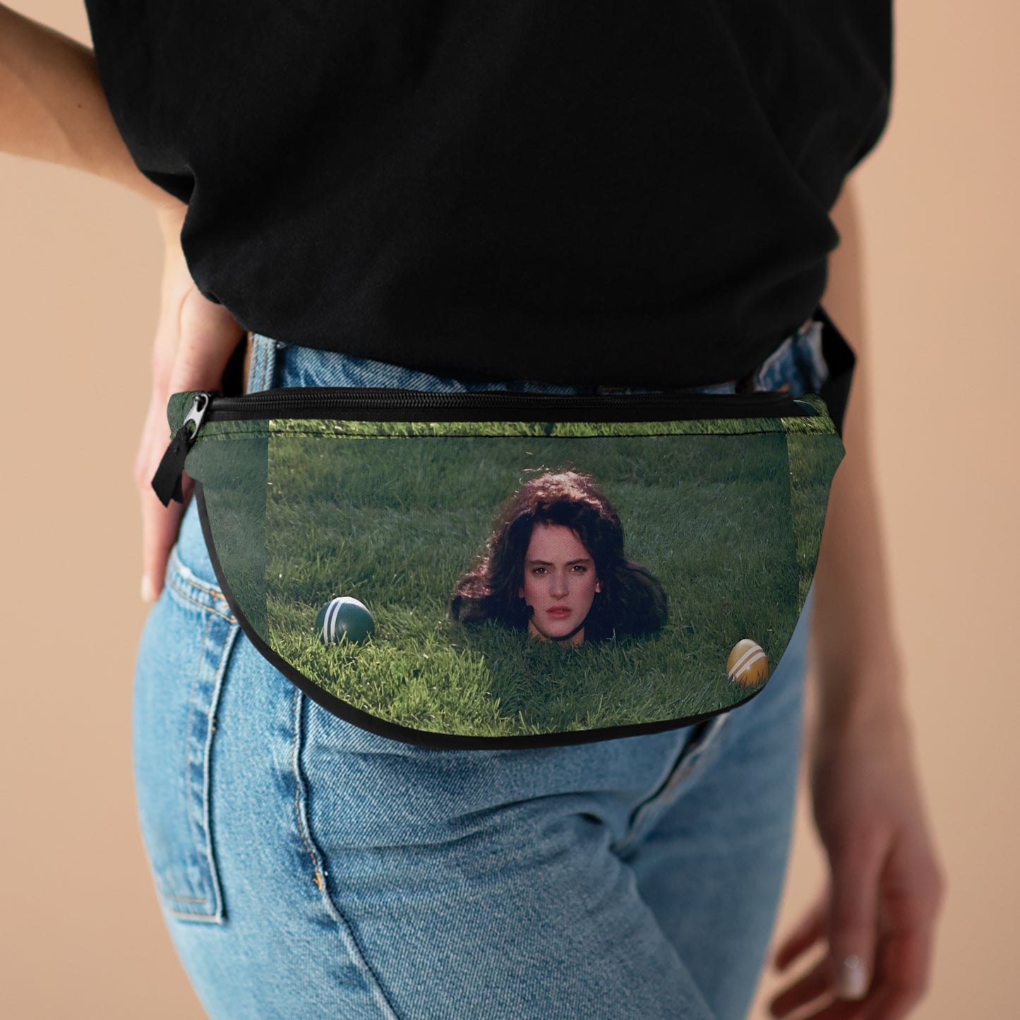 1989 movie "heathers" veronica's head in the grass, fanny pack