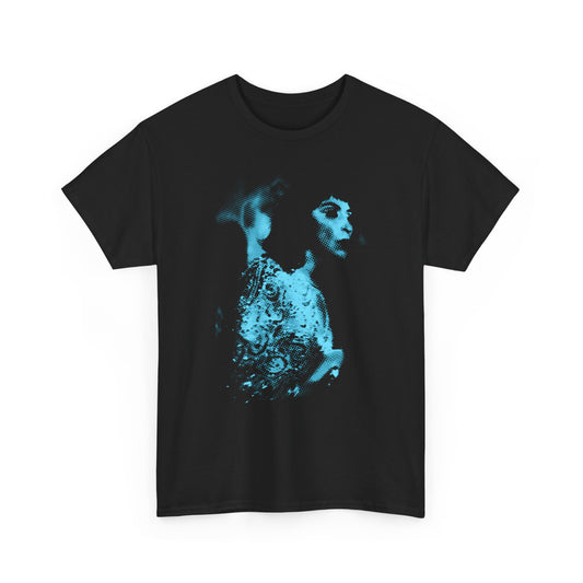 cindy lee on stage in light blue tshirt